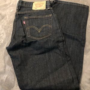 Men’s 505 Levi’s dark wash.